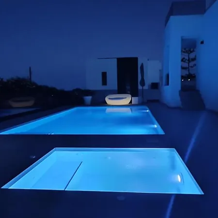 White Flamingo Willa Calpe