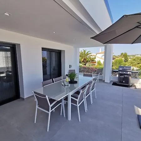 White Flamingo Willa