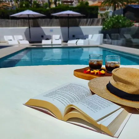 White Flamingo Willa *